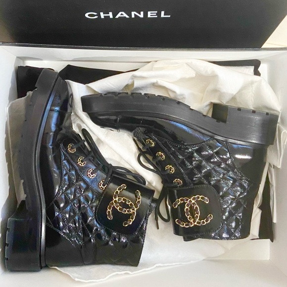🔥🔥Chanel Quilted Calfskin CC Boots Size:38 - Picture 2 of 11